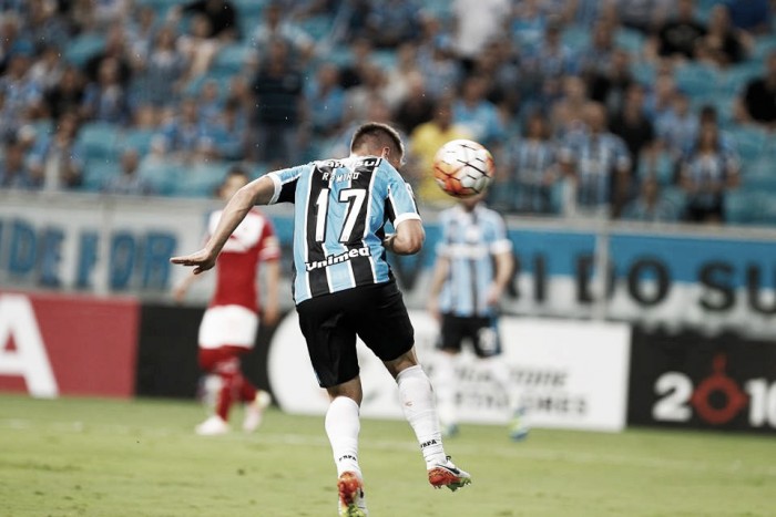 Ramiro celebra gol e se coloca à disposição de Roger Machado: "Quero jogar sempre"