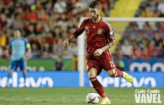 Ramos se retiró de partido de España con problemas en la espalda