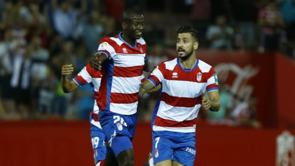 Ramos y Vadillo lideran el primer triunfo del Granada CF