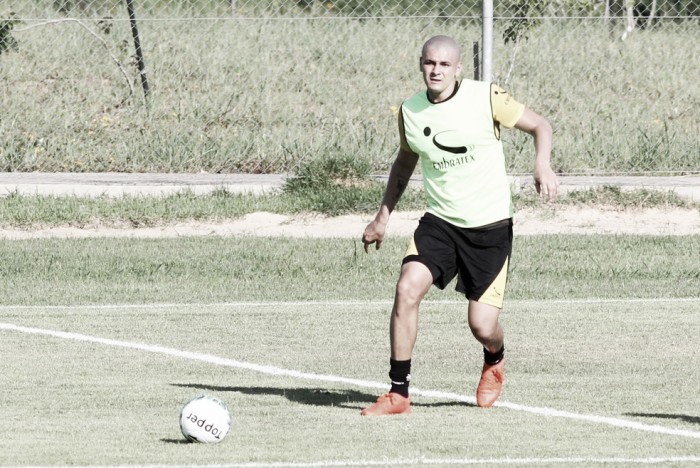 Goiás contrata zagueiro Raphael Silva, que estava no Criciúma