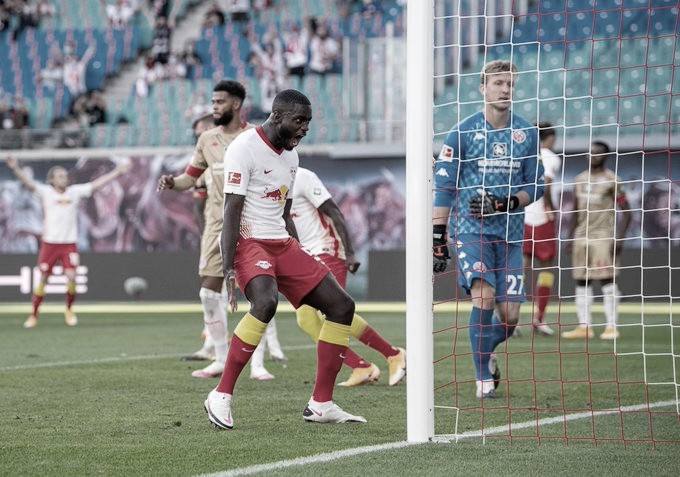 Com retorno do público ao estádio, RB Leipzig vence Mainz na estreia da Bundesliga Com retorno do público ao estádio, RB Leipzig vence Mainz na estreia da Bundesliga
