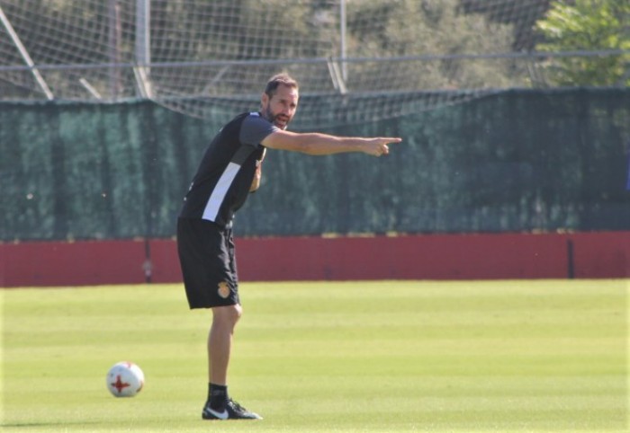 Vicente Moreno: "Ser líderes es una motivación para cualquier rival" Vicente Moreno: "Ser líderes es una motivación para cualquier rival"