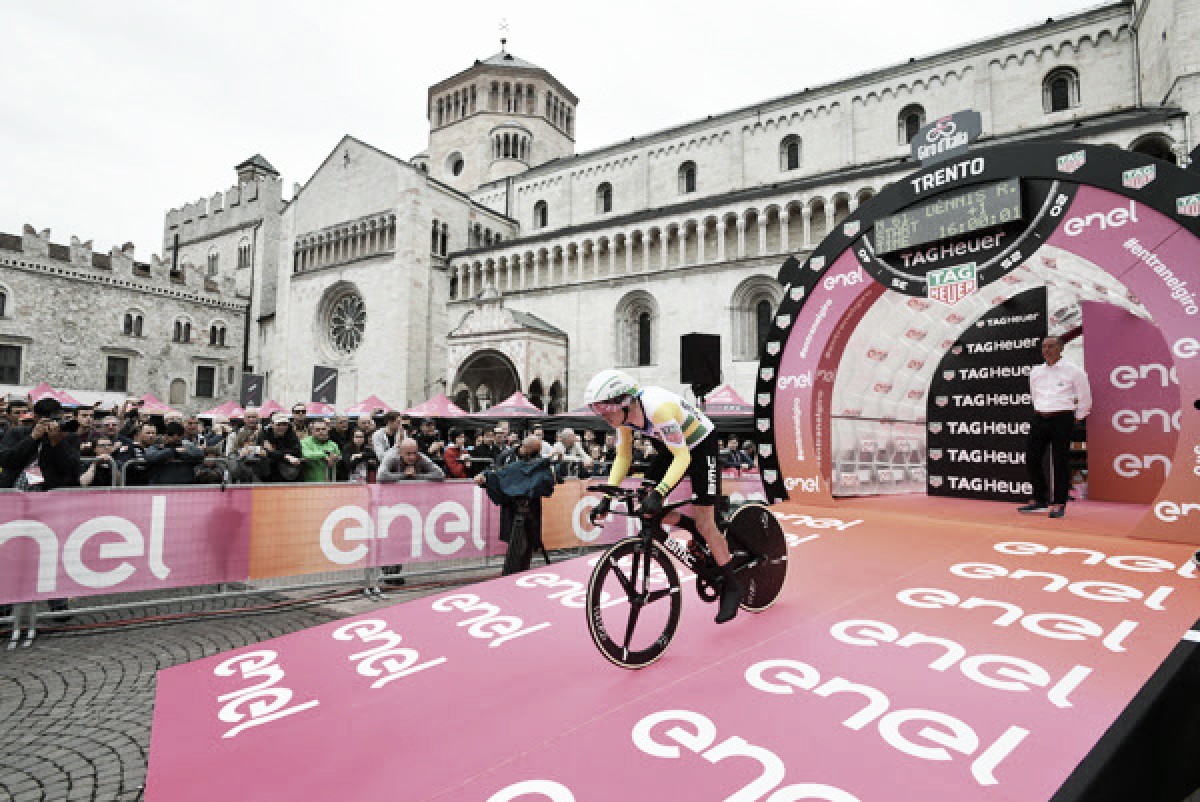 Giro d'Italia, a Dennis la crono di Rovereto. Yates resiste a Dumoulin