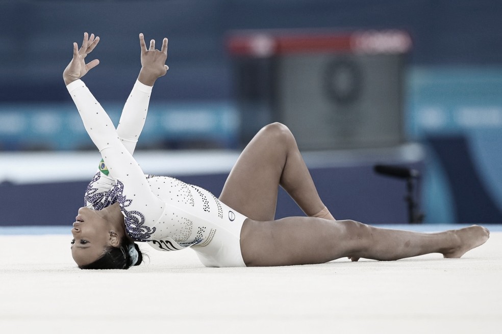 Com show de Rebeca Andrade, brasileiras se classificam à finais na ginástica artística
