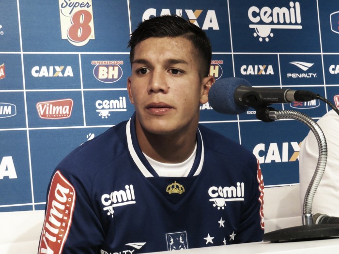 Lucas Romero é apresentado e afirma que optou pelo Cruzeiro devido à história do clube
