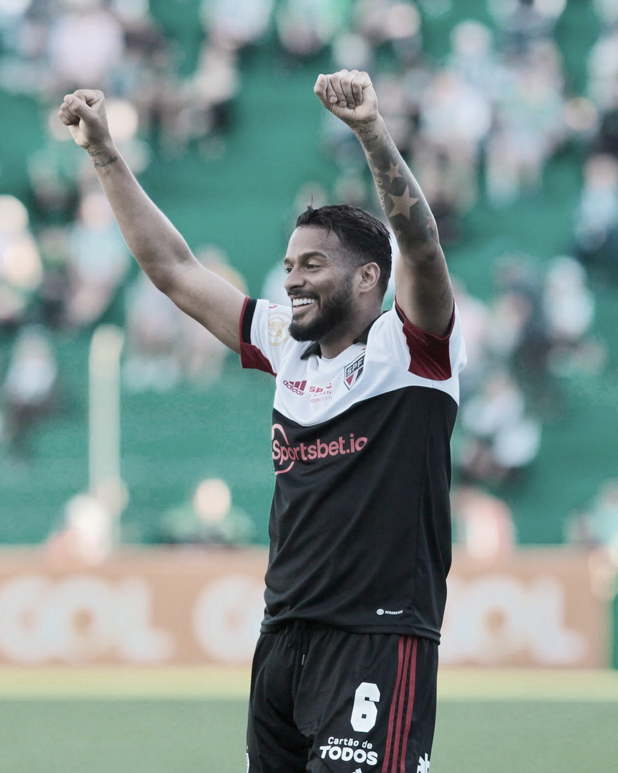 Com dois de Reinaldo, São Paulo vence Juventude e entra no G-8