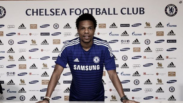 Para repor a saída de Torres, Chelsea anuncia o atacante francês Remy
