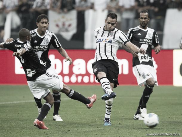 Em jogo polêmico, Corinthians bate Ponte Preta e garante vaga na semifinal