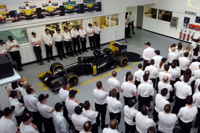 Renault presenta il team F1