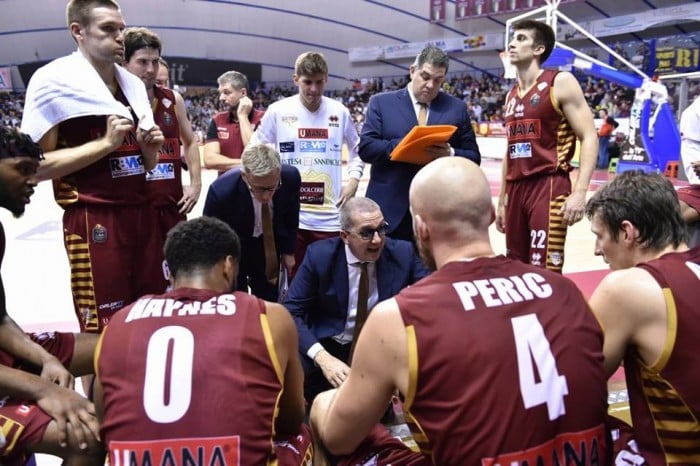 Legabasket - Caserta sfiora il colpaccio, ma crolla sul finale. Reyer sul velluto (58-61)