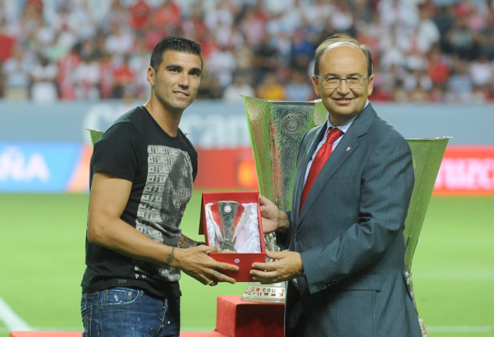 Reyes, homenajeado por el Sevilla FC