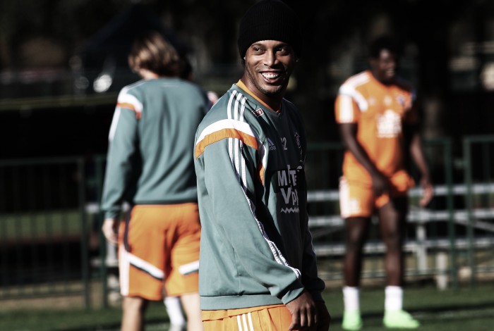 Feliz por voltar a atuar no Flu, Ronaldinho afirma: "Sempre um prazer vestir essa camisa"