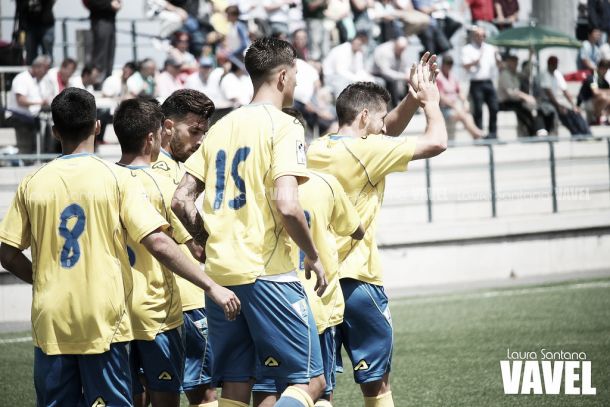 Las Palmas Atlético obra el milagro en Irún