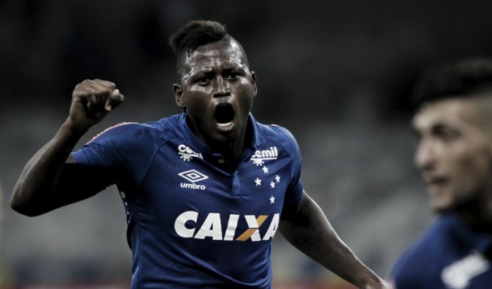 Adaptado ao futebol brasileiro, Riascos celebra volta ao Cruzeiro: "Quero fazer muitos gols"