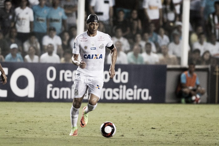 Ricardo Oliveira sofre quinze pontos na cabeça após pancada em jogo contra Botafogo-SP