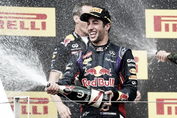 Daniel Ricciardo seca a los Mercedes en Hungría