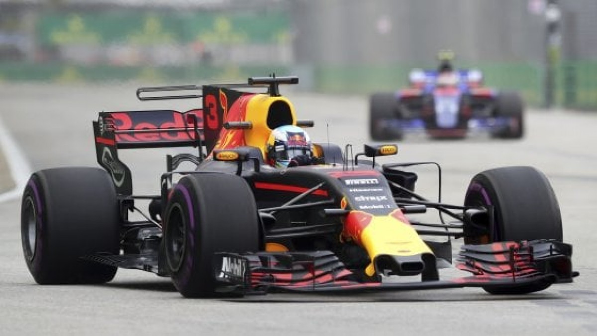 Formula 1 - Ricciardo in pole a Monaco, Vettel è secondo