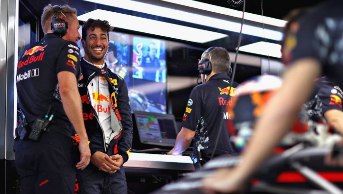 Formula 1 - Ricciardo tra il compagno di squadra e Lewis Hamilton