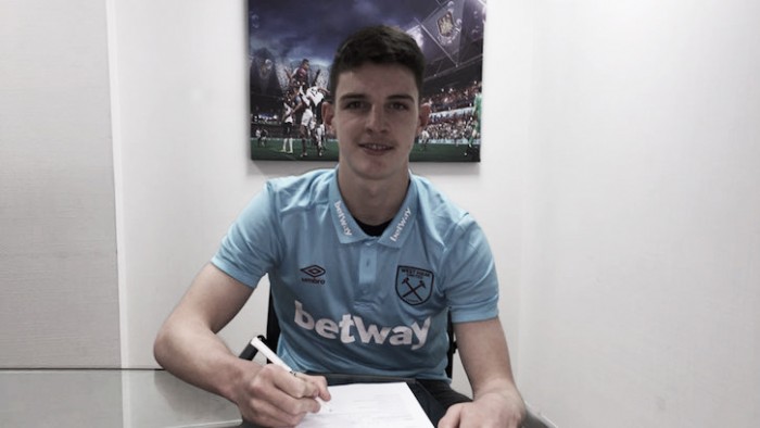 Rice signs professional contract with West Ham