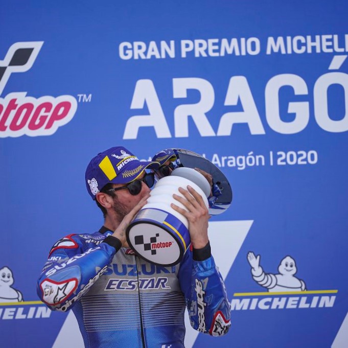 

El podio de MotoGP, al habla Álex Rins: "Esta victoria significa mucho"