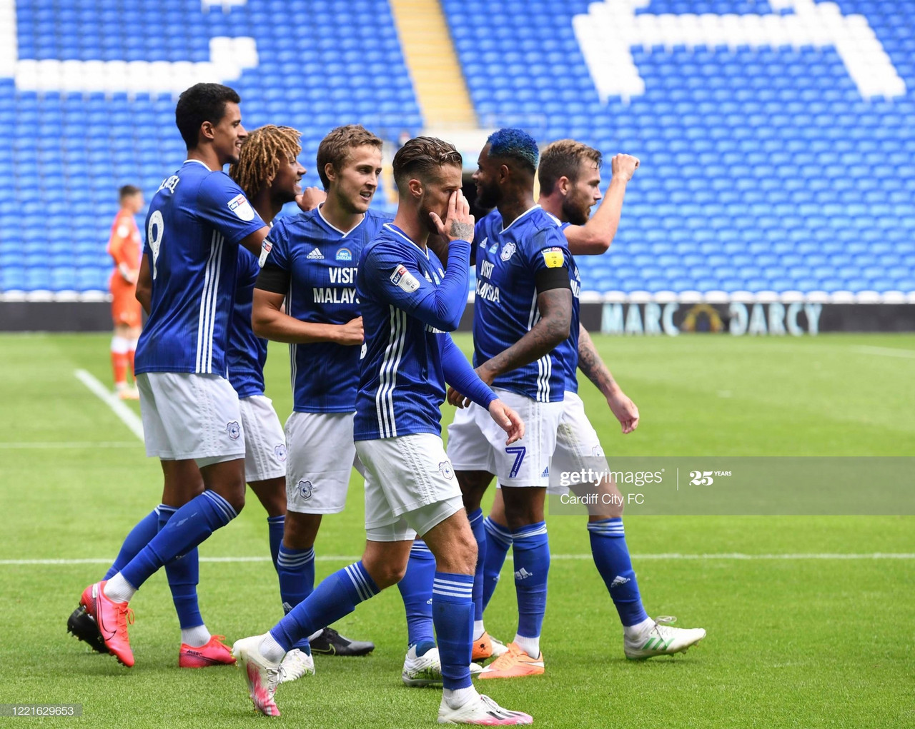 Cardiff City 2-0 Leeds United: Bluebirds close in on play-off places with win over Leeds