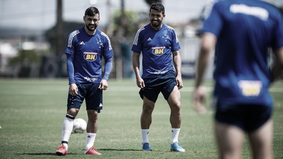 Cruzeiro anuncia rescisão de contrato com Robinho e Edílson Cruzeiro anuncia rescisão de contrato com Robinho e Edílson