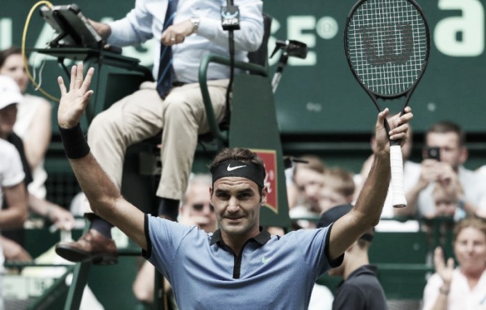 Federer atropela japonês na estreia em Halle