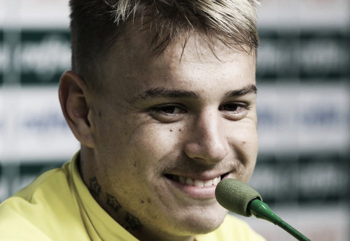 De contrato renovado, Roger Guedes aprova mudanças táticas De contrato renovado, Roger Guedes aprova mudanças táticas