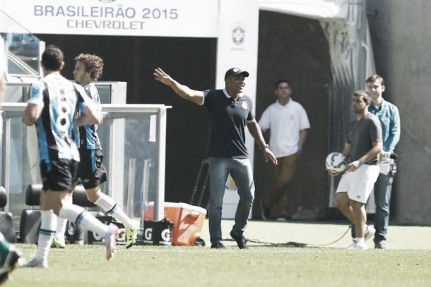 Roger Machado reclama de tempo após empate com Coritiba: "Só consegui treinar uma vez"