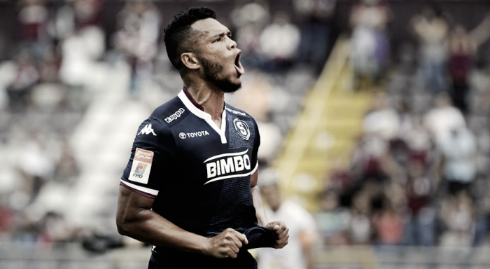 Rolando Blackburn, el nuevo delantero de Sporting Cristal Rolando Blackburn, el nuevo delantero de Sporting Cristal