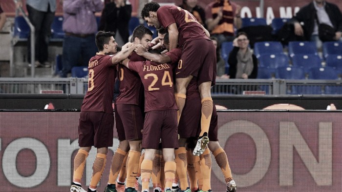 Un'Inter generosa non basta: la Roma vince 2-1 e centra il sorpasso
