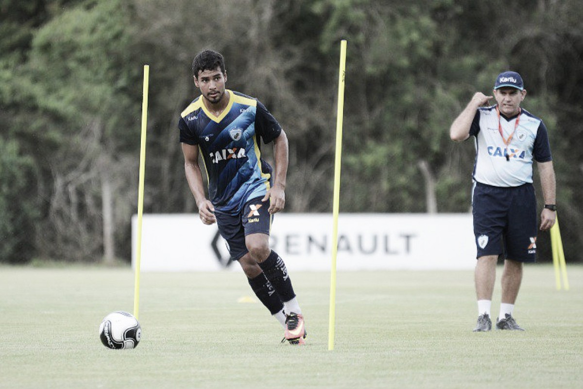 Atlético-GO acerta empréstimo de volante Rômulo, do Londrina, até o final da temporada Atlético-GO acerta empréstimo de volante Rômulo, do Londrina, até o final da temporada
