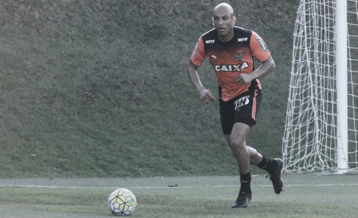 Fora dos planos de Roger, zagueiro Ronaldo Conceição rescinde contrato com Atlético-MG