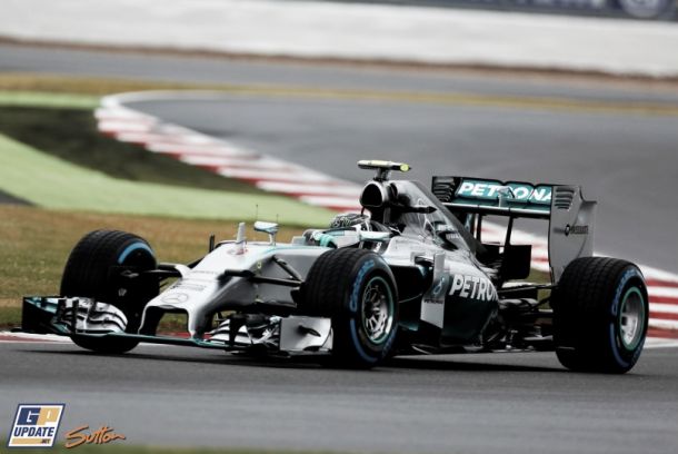 Nico Rosberg consigue una emocionante 'pole' en Silverstone