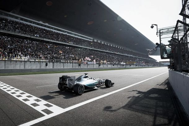 Mercedes: Nico Rosberg critica «gestão» de Lewis Hamilton