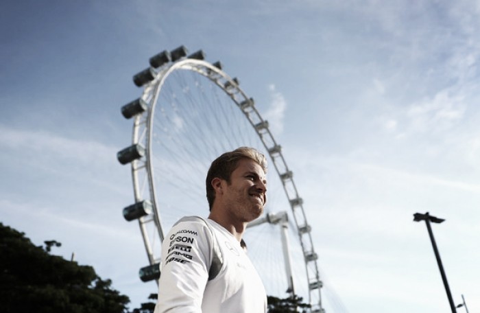 Rosberg devuelve a Mercedes a la primera posición en los Libres 2 de Singapur