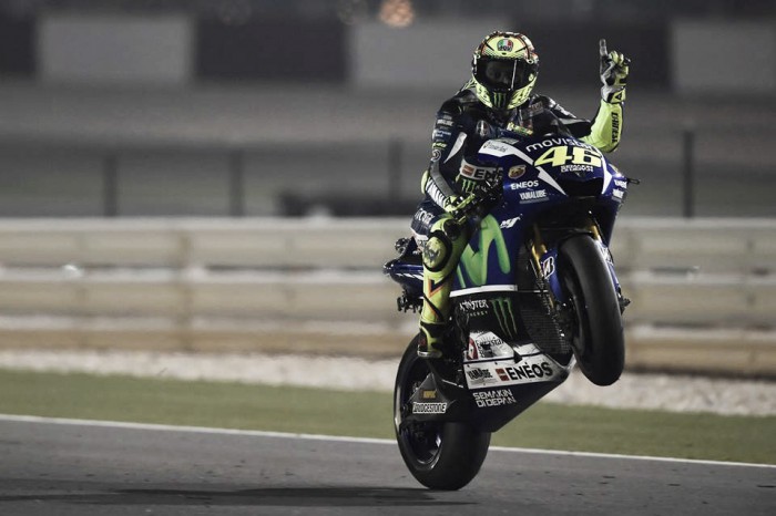 Vuelta al 2015. GP Qatar: Valentino Rossi lidera el triplete italiano