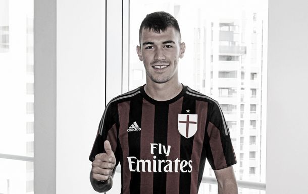 Milan complete the signing of Romagnoli
