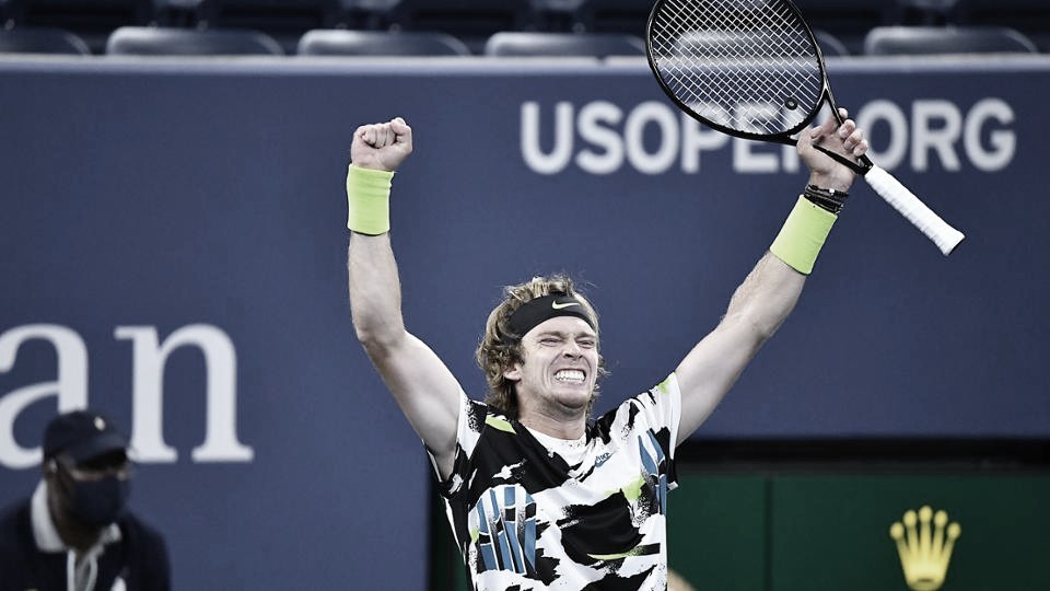 Em reedição de confronto de 2019, Rublev vira contra Berrettini e segue no US Open Em reedição de confronto de 2019, Rublev vira contra Berrettini e segue no US Open