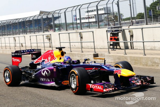 Mateschitz sugere um “excelente piloto” para ocupar a vaga de Mark Webber