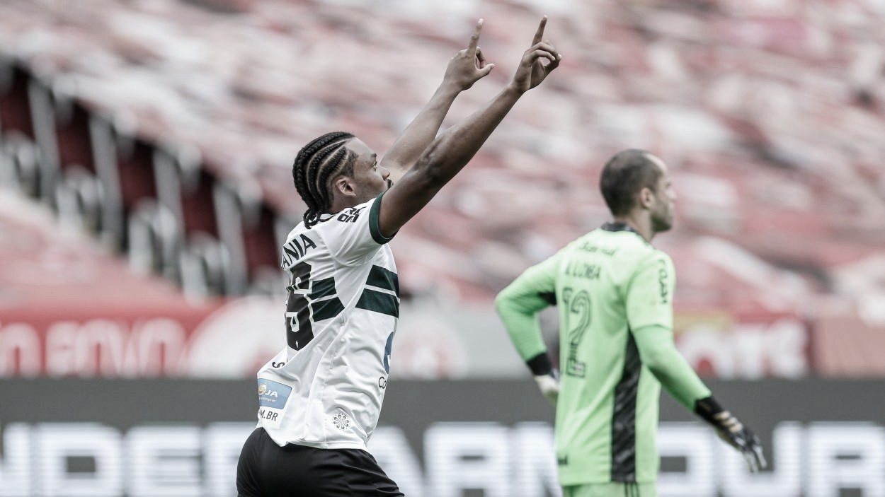 Internacional larga na frente duas vezes, cede empate e vê Coritiba sair da zona de rebaixamento Internacional larga na frente duas vezes, cede empate e vê Coritiba sair da zona de rebaixamento