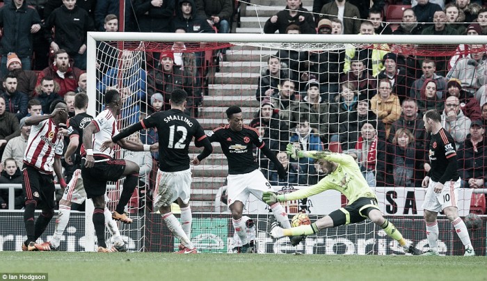 Sunderland 2-1 Manchester United: Late De Gea own goal gifts Black Cats three points