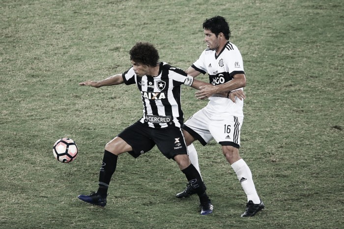 Com vantagem do empate, Botafogo busca vaga na fase de grupos diante do Olimpia