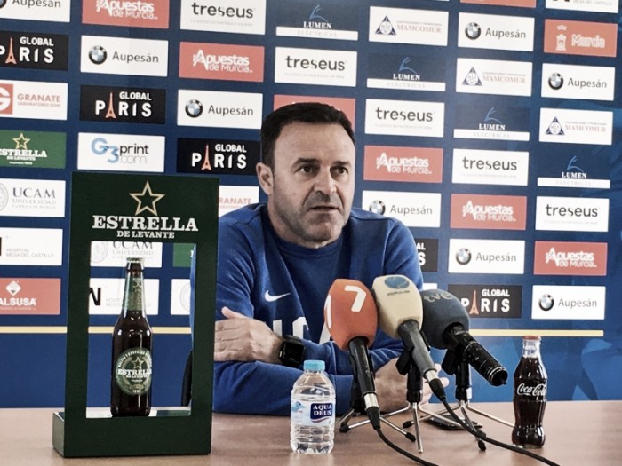 José María Salmerón: "Vamos a intentar aprovechar los puntos débiles del Tenerife"