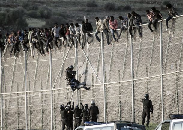 Frenan el salto a la valla de Melilla de 800 inmigrates