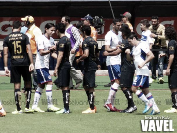 Fotos e imágenes del Pumas 0-1 Cruz Azul de la Jornada 16 de la Liga Bancomer MX