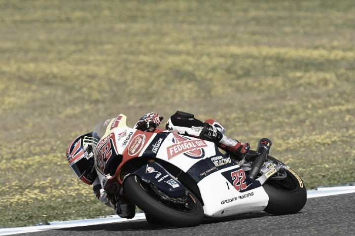 Sam Lowes steals pole position in final moments of Moto2 qualifying in Jerez