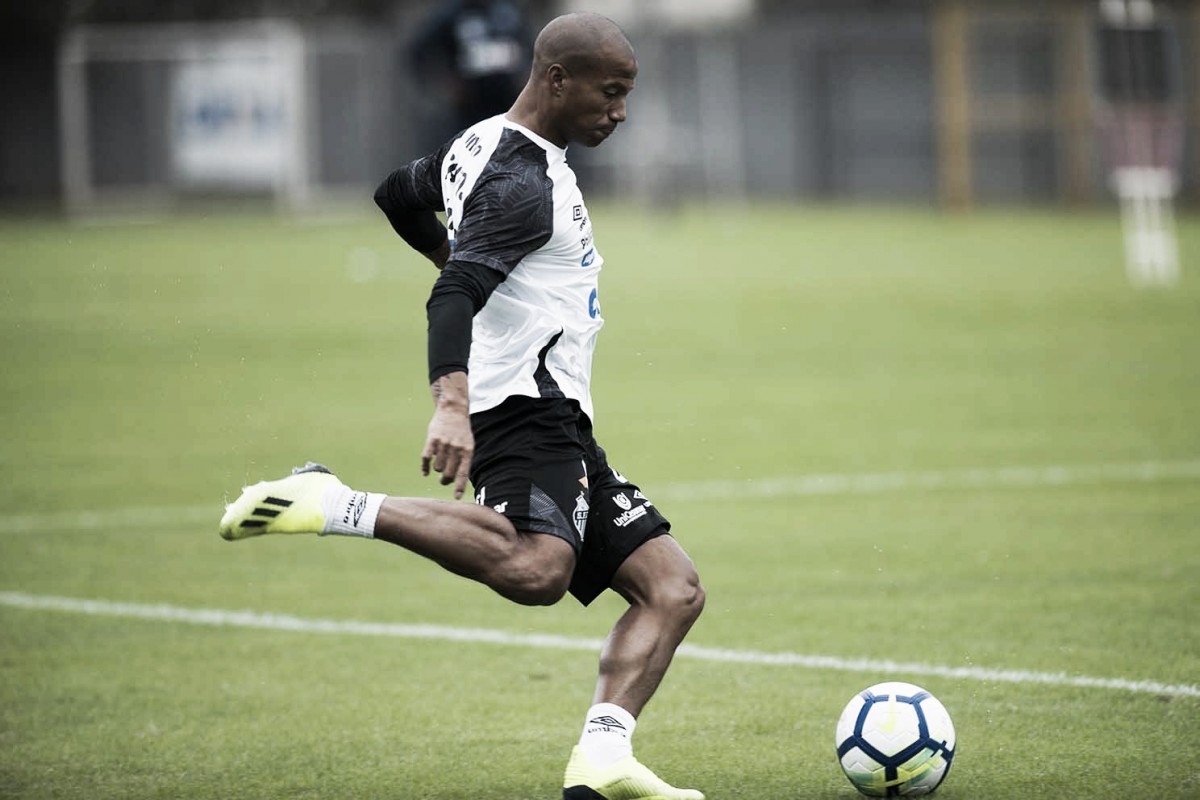 Com Sánchez de titular, Cuca faz único treinamento para jogo contra o Botafogo