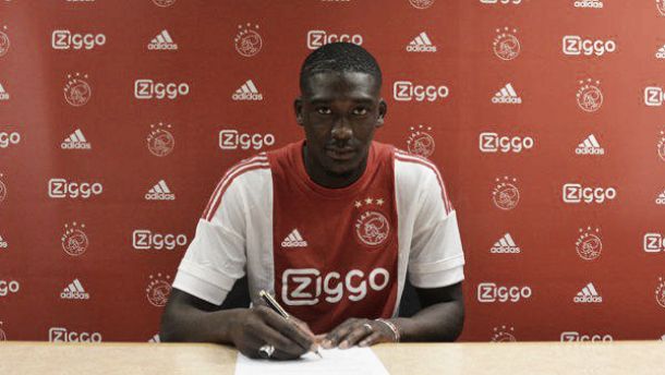 Yaya Sanogo pone rumbo al Ajax