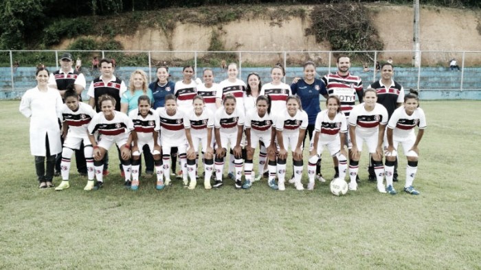 Santa Cruz atrasa quatro meses de salário e encerra time de futebol feminino